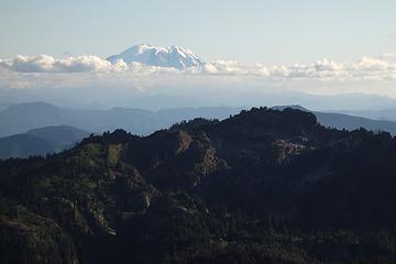 18:29 Rainier floating above the clouds