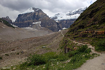 Trail heading to teahouse - Mt Leffroy on left, Victoria on right