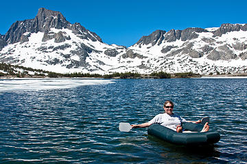 Rafting with icebergs