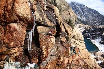 Icicles on the scramble to the Ingalls Peaks saddle