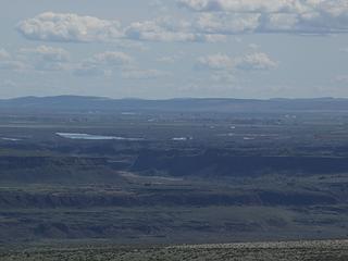 Looking E at Ancient Lakes area from Cape Horn Plateau around 2247'