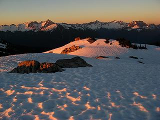 More alpenglow & Cascade Pass Peaks