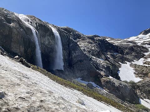 Neve Falls