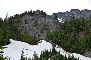 The boot trail to the tarn bench goes to the right of this wall