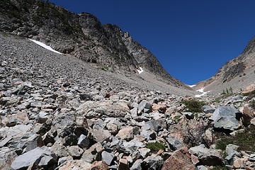 At 7200 ft between Carru and Lago.  Don't see any weaknesses further up that wall so I think it's necessary to drop this far