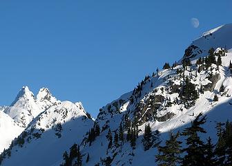 Moonrise over the shoulder of the peak