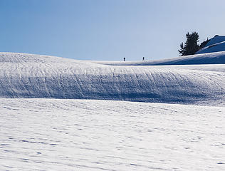 The snowfields really open up. Humans for scale