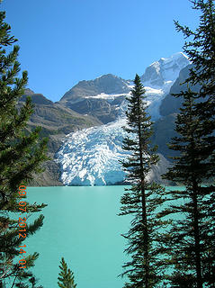 Berg Lake from trail