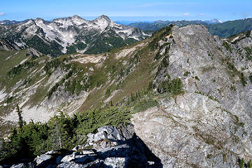 Can't quite run the ridge, but down a gully to the SE gets you pretty close