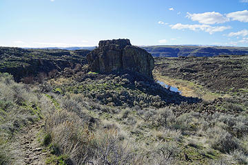 Hiking down Babcock Bench to the West towards the Columbia River.