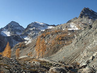 There is a very idyllic spot right between the two different camping areas of Ice Lake.