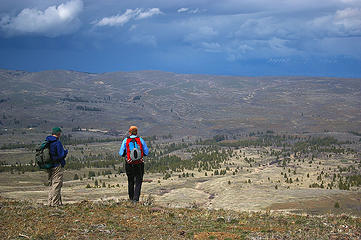 Hikers on ridge, storm rolling in2