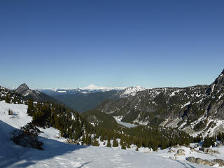 View down into the Necklace Valley, with Lake Ilswoot, and Glacier Peak in the far distance