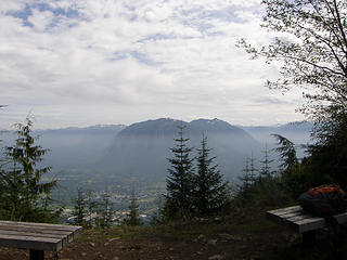 Rattlesnake Mountain trail Grand Prospect wide shot with benches.