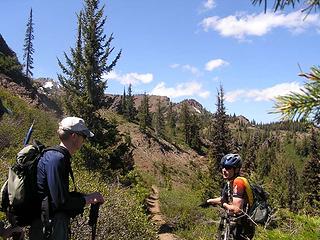 Gary talking to the mountain biker - Miller in upper left background