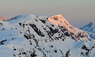 Morning lights only the furthest summer of Stetattle Ridge