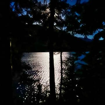 D2.5 Moonrise over Mowich Lake