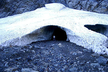 Big Four "snow caves", 09-10-2006 ....... Sir Hikes-alot,nwh,photo