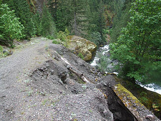 Dose road erosion near the cascades