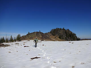 Rufus and the lower northern summit of Dry Diggins Ridge.