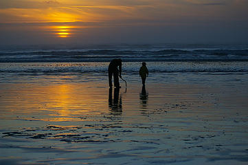 Moclips_razor clamdigger and child