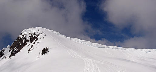 R3H splits the cornices to the summit ridge