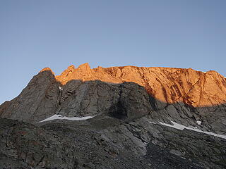 Sunrise on the steep cliffs above the 5th and 6th Sawtooth Lakes