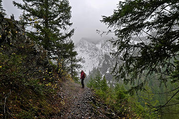 Cliffs across the valley offer a dramatic backdrop as we climb the ridge