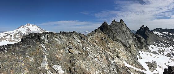 Glacier Peak behind West Tenpeak