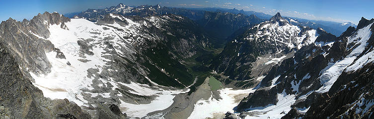 Luna Cirque, viewed from Swiss - a great loop comes up Wiley Ridge left of Luna Creek, traverses the cirque below, and exits by Luna on the right.