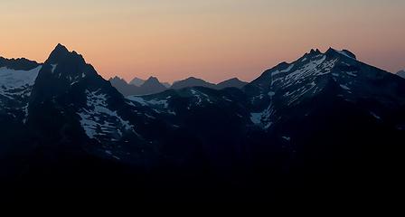 Seapho & Icy peaks framing Nooksack Ridge and American Border Peak in the distance