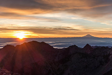 rainier at sunrise