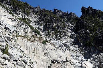 Entering the couloir at 6900' (on the right).  There's a big cairn at the start