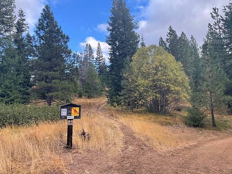Northern trailhead for Tronsen Ridge on Five Mile Rd