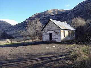 Old one-room schoolhouse at the trailhead of Green Gulch.