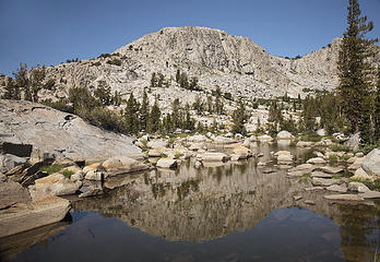 A tarn next to JMT below Donahue Pass