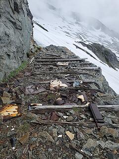 Mine debris on a blasted/carved ledge.