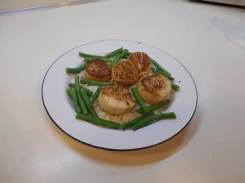 scallops on rice with green beans 08/22/22