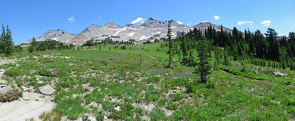 Early views of Klickitat Ridge Peaks from PCT