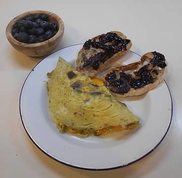 purple potato and cheddar omelette 12/04/22