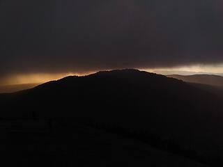 10 minutes later. Cougar mtn and the olympics are still sunny.