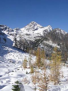 Route towards Lewis Lake across the Boulders