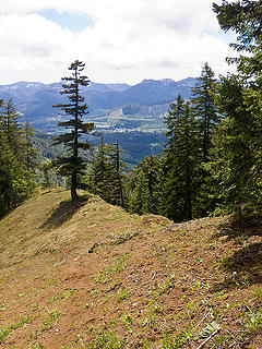 Along the scramble trail ridge