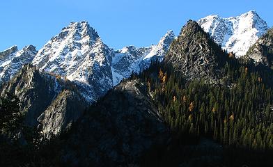 Lake Stuart trail, early morning October