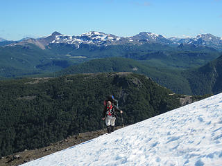 Hiking towards refugio Meiling