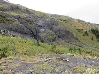 This view is to the west, showing the Hogback moraine and lower Heliotrope Ridge. Consider that even though you seem to be on the volcano, all of the bedrock you see here is non-volcanic. This shows that Mount Baker was formed by eruptions onto pre-existing topography that was anything but a flat plain, as stereotypical textbook images often imply.