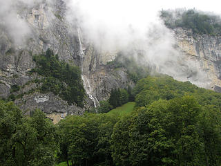 lauterbrunnen-valley-water-fall-2