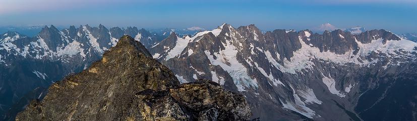 Panorama from Luna's true summit, still ~25 minutes before sunrise