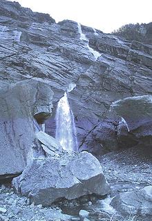 15.1.Snow caveD waterfall