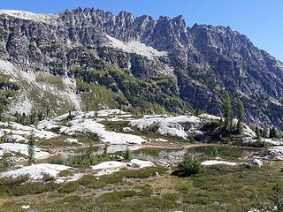 I found this nice little tarn to have lunch at